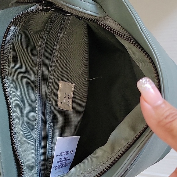 A new day by universal thread , bucket purse. Light green - Picture 2 of 4